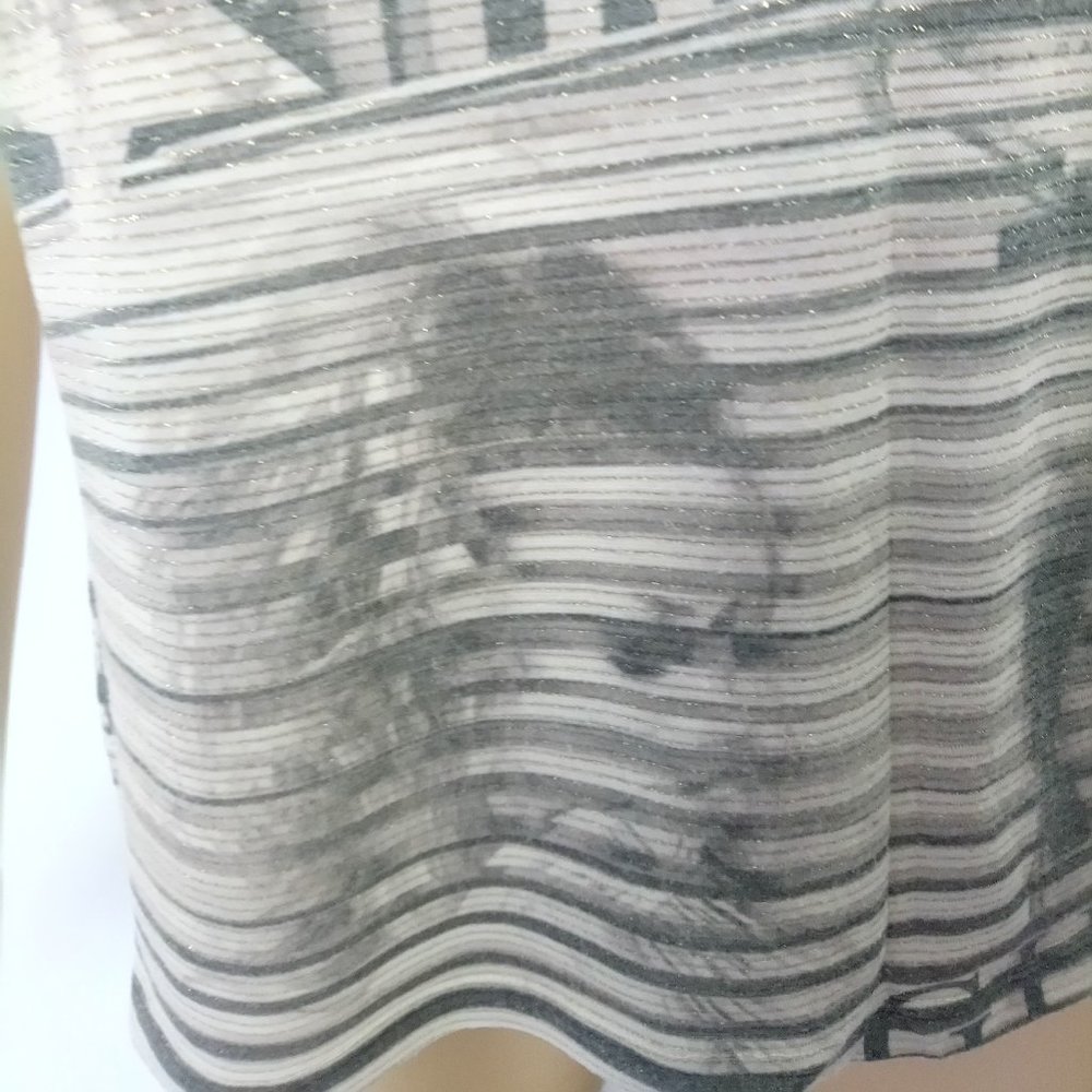 New GUESS Gray Tee-Shirt Top Sz Small Cute! - Picture 5 of 10